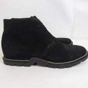 Cole Haan Size 9 Like new Chukka boots Waterproof